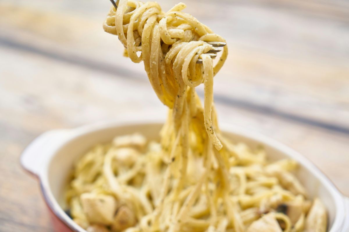 Pasta con salsa cremosa. Foto de Pexels.