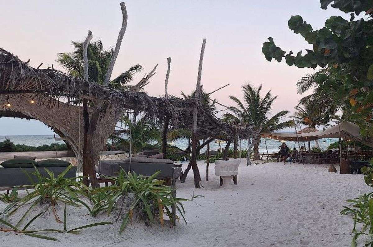 Restaurante y área de camas, foto de Miriam Carmo