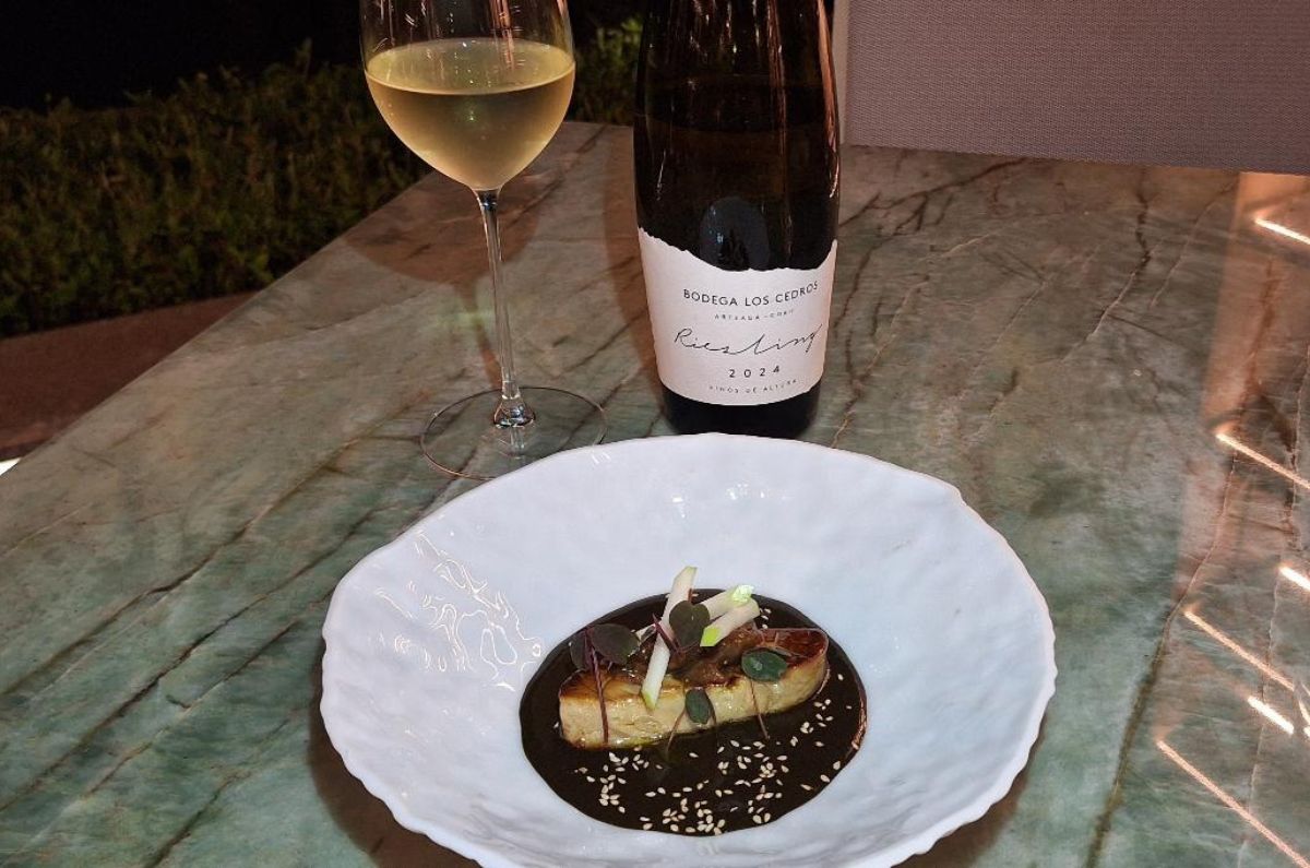 Foie gras sellado, mole negro oaxaqueño, compota de higo y manzana Granny Smith foto de Miriam Carmo