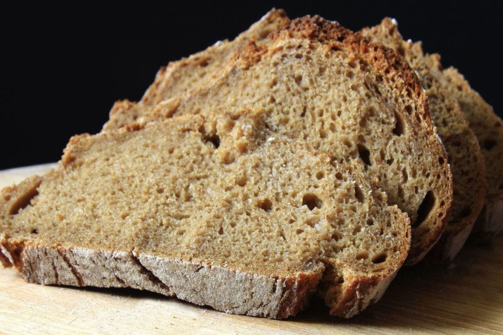 El pan de grano entero y germinado se han convertido en alternativas populares.