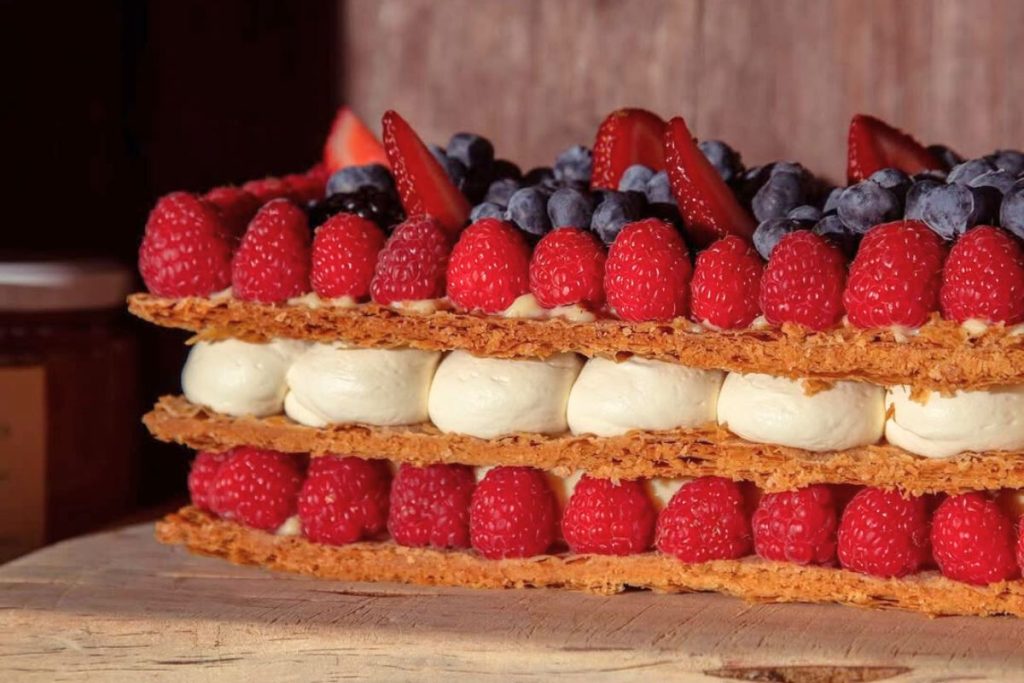 Los postres con frutos rojos se vuelven uno de los más pedidos en San Valentín.