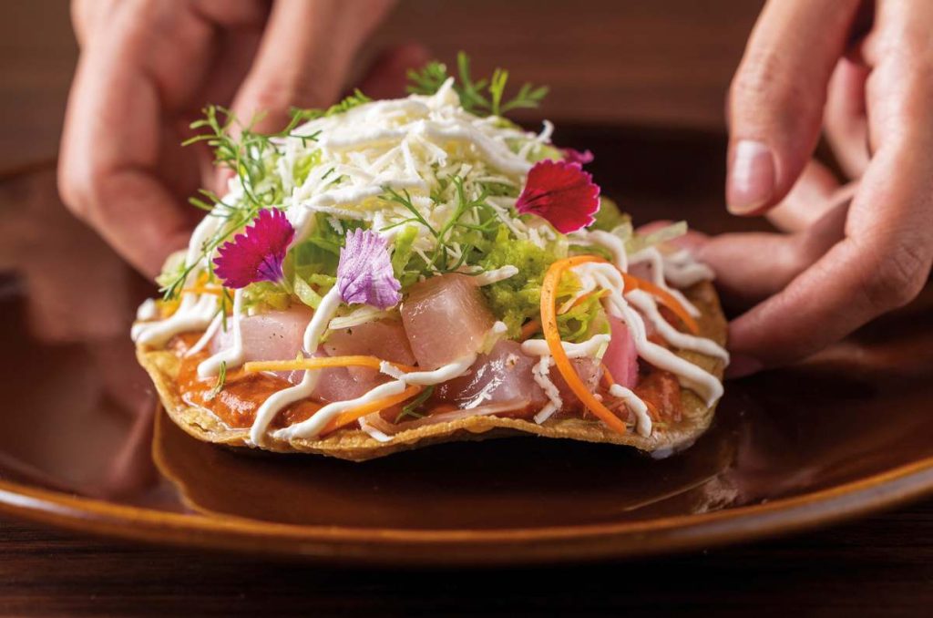 Salón Tenampa, presentan libro por sus 100 años en Garibaldi