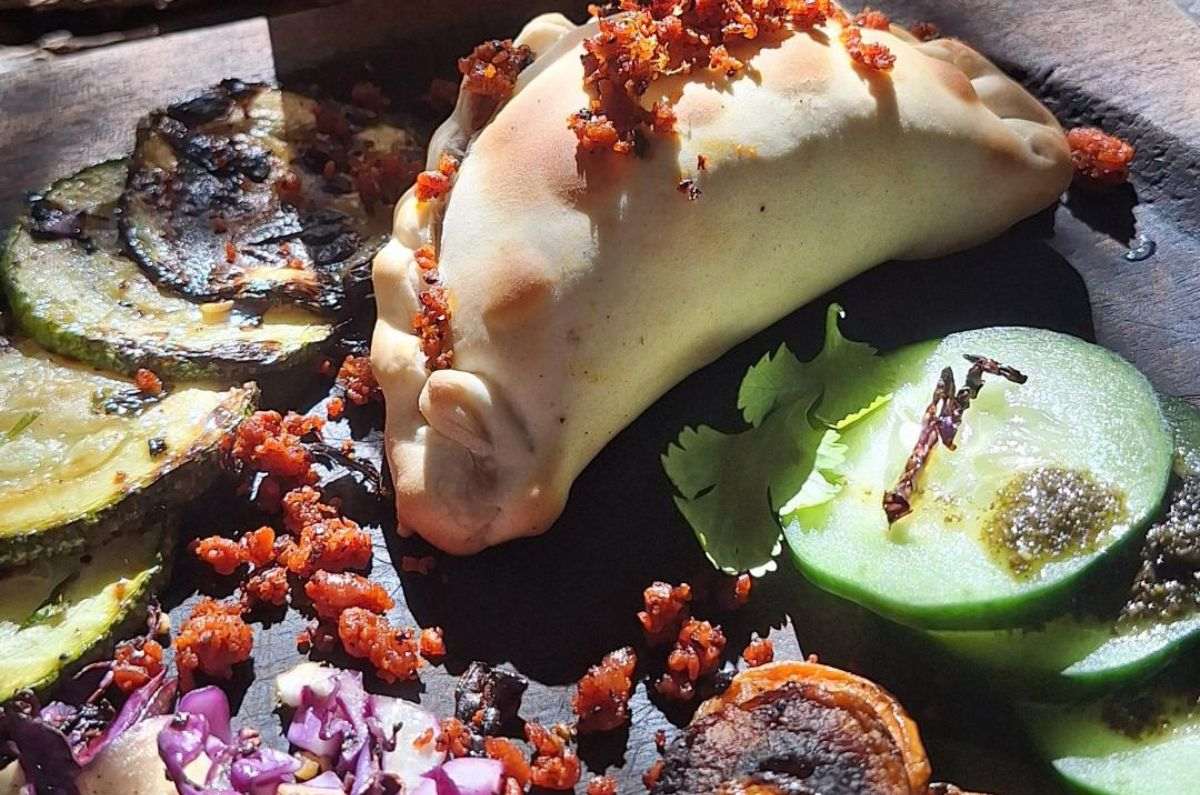 Empanada de longaniza y queso Oaxaca, foto de Miriam Carmo