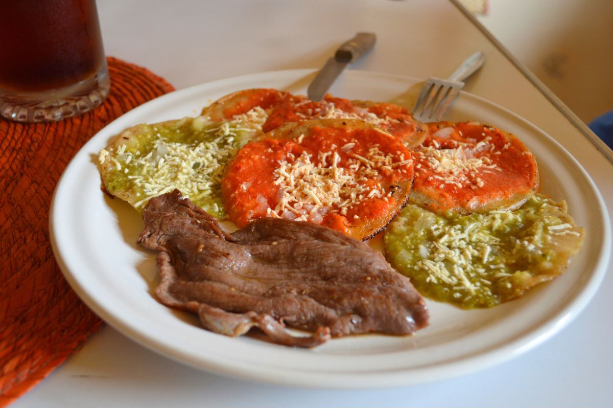 Chalupas con cecina. Foto de Flickr.