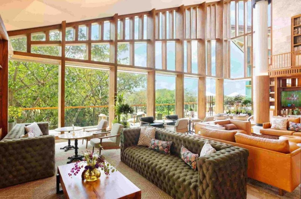 Koba Sports Bar en la Riviera Maya: comer rico con vista a un campo de golf