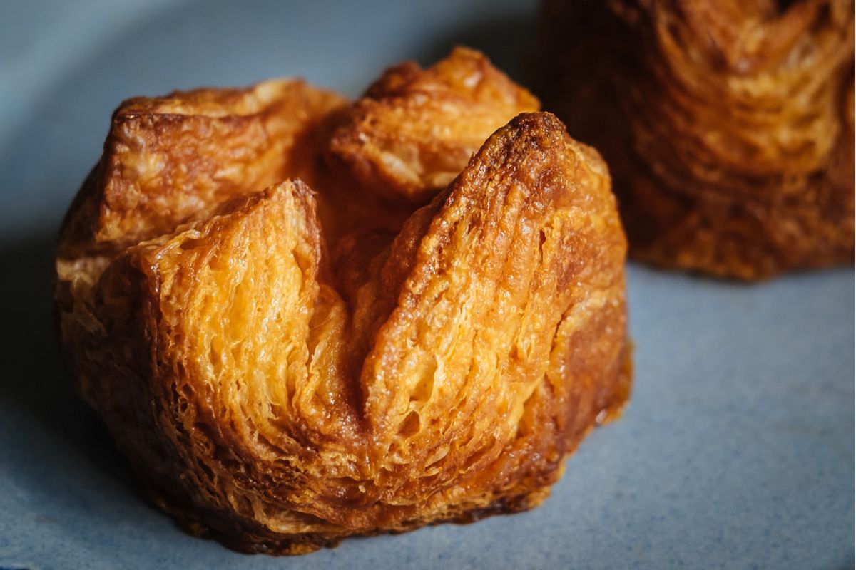 Kouign amann: así es el pan francés que está volviendo loco al mundo en 2026