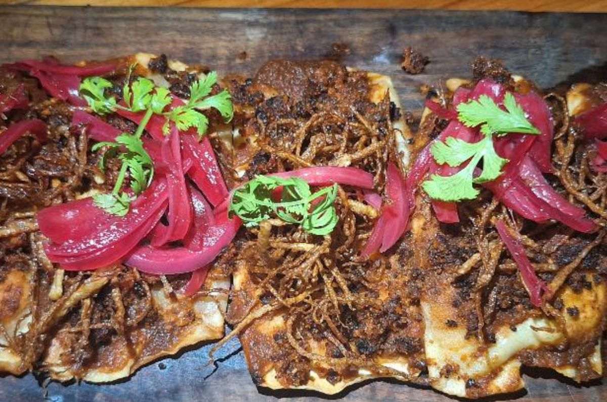 Chalupas fritas con longaniza, foto de Miriam Carmo