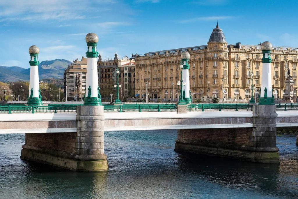 Hotel Maria Cristina: Belle Époque y sofisticación junto al Cantábrico