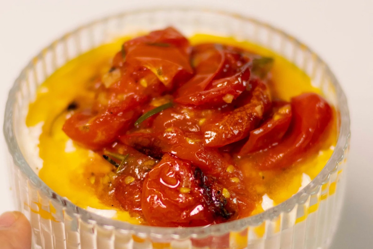 Pasta de jitomates rostizados. Foto de Canva.