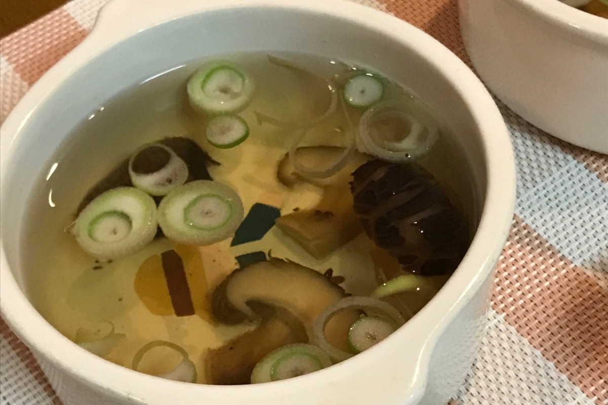 Fondo de vegetales con champiñones. Foto de Canva.