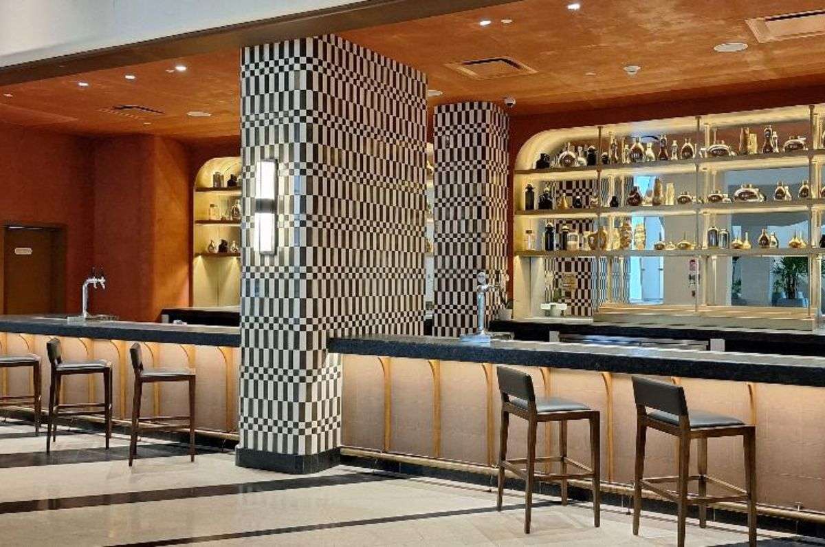Otro de los bares del hotel (cerca del teatro y del centro de convenciones), foto de Miriam Carmo