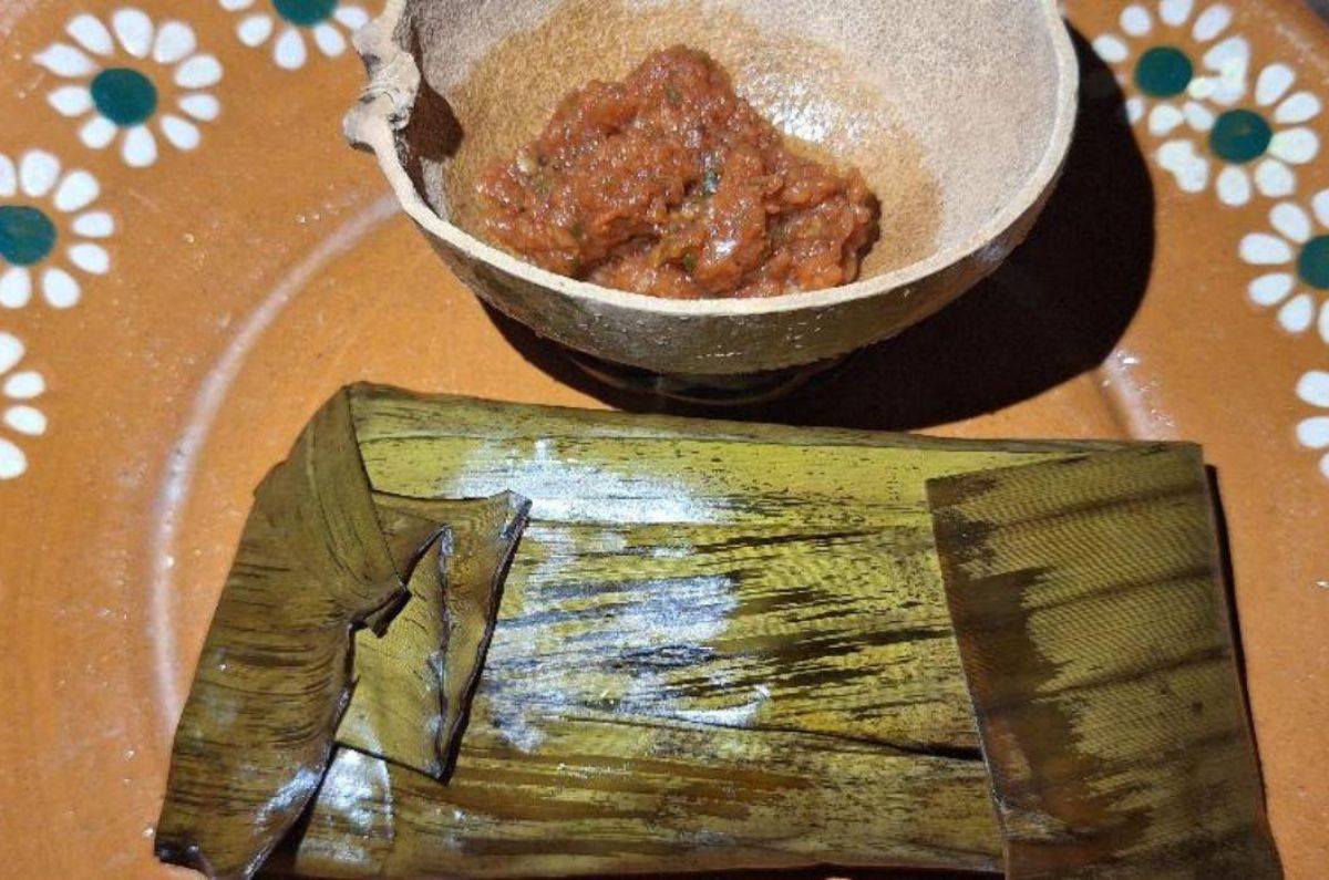 Tamal de pollo envuelto en hoja de plátano, foto de Miriam Carmo