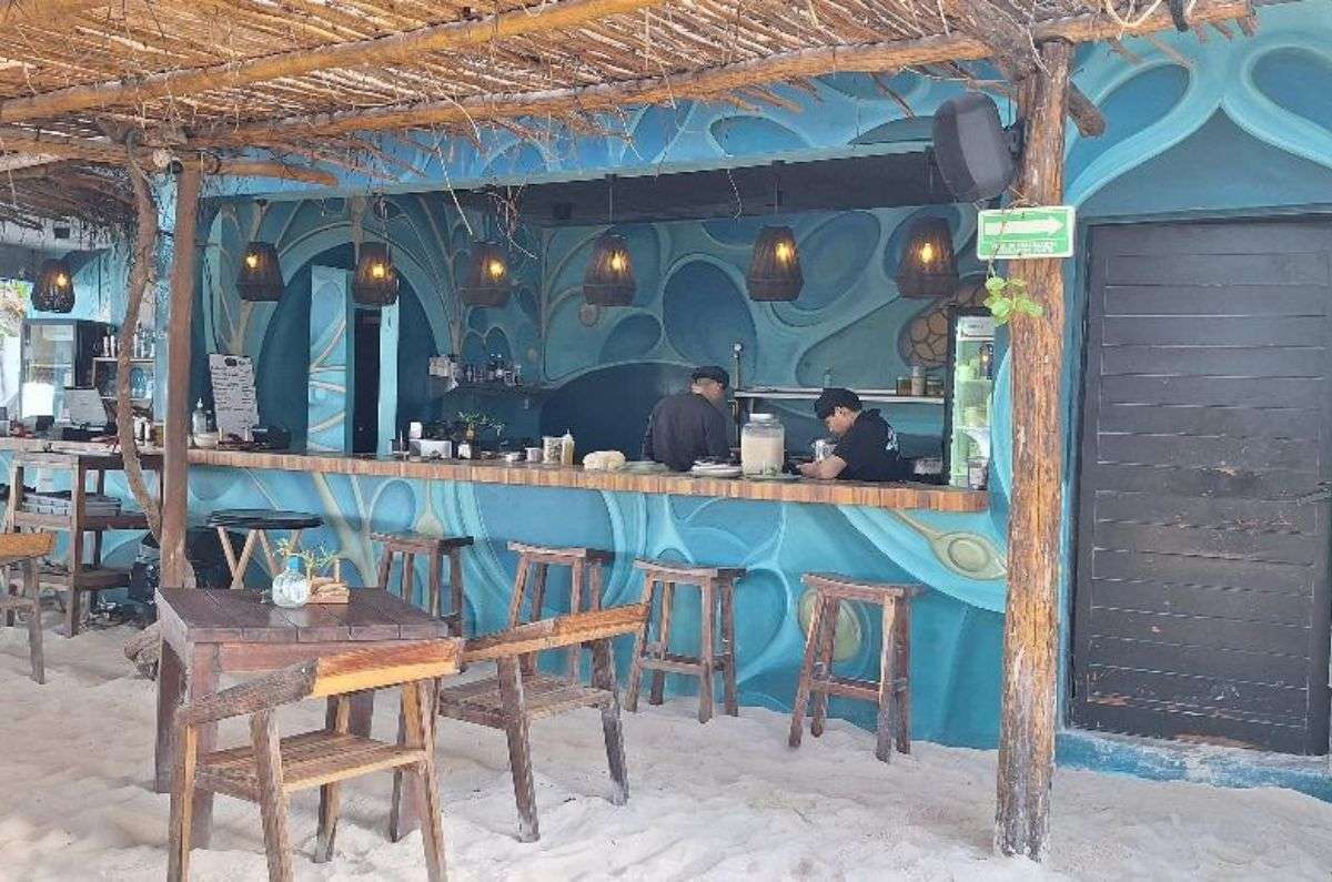 Restaurante y beach club La Embajada Universal en el hotel Maya Tulum, foto de Miriam Carmo