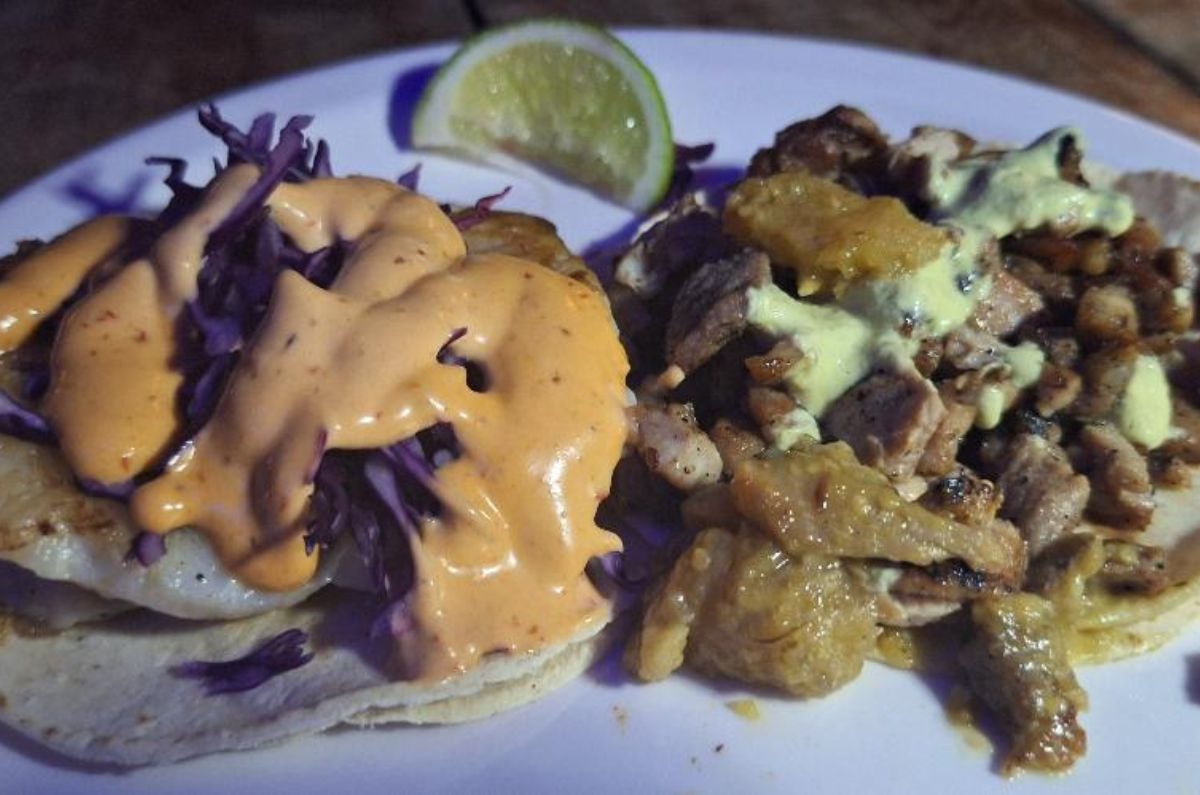 Taco de pescado y taco de chicharrón en La Eufemia, foto de Miriam Carmo