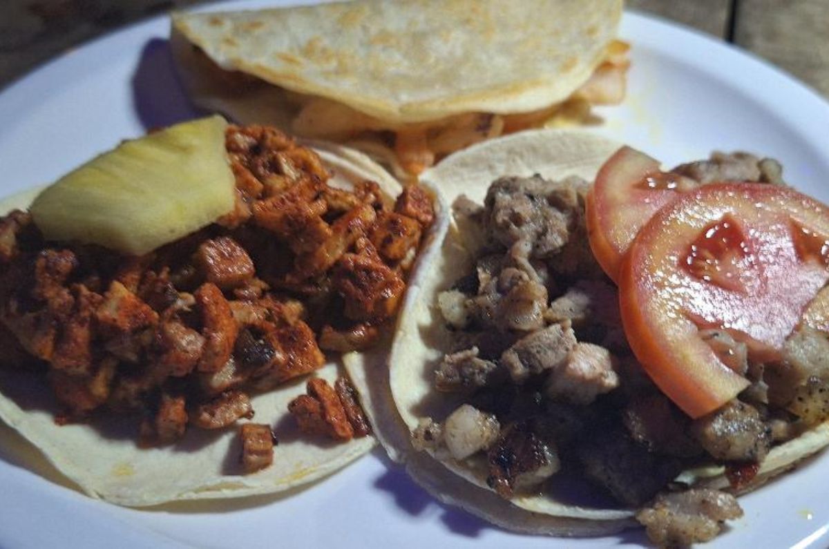 Taco de pastor y taco de rib eye en La Eufemia, foto de Miriam Carmo