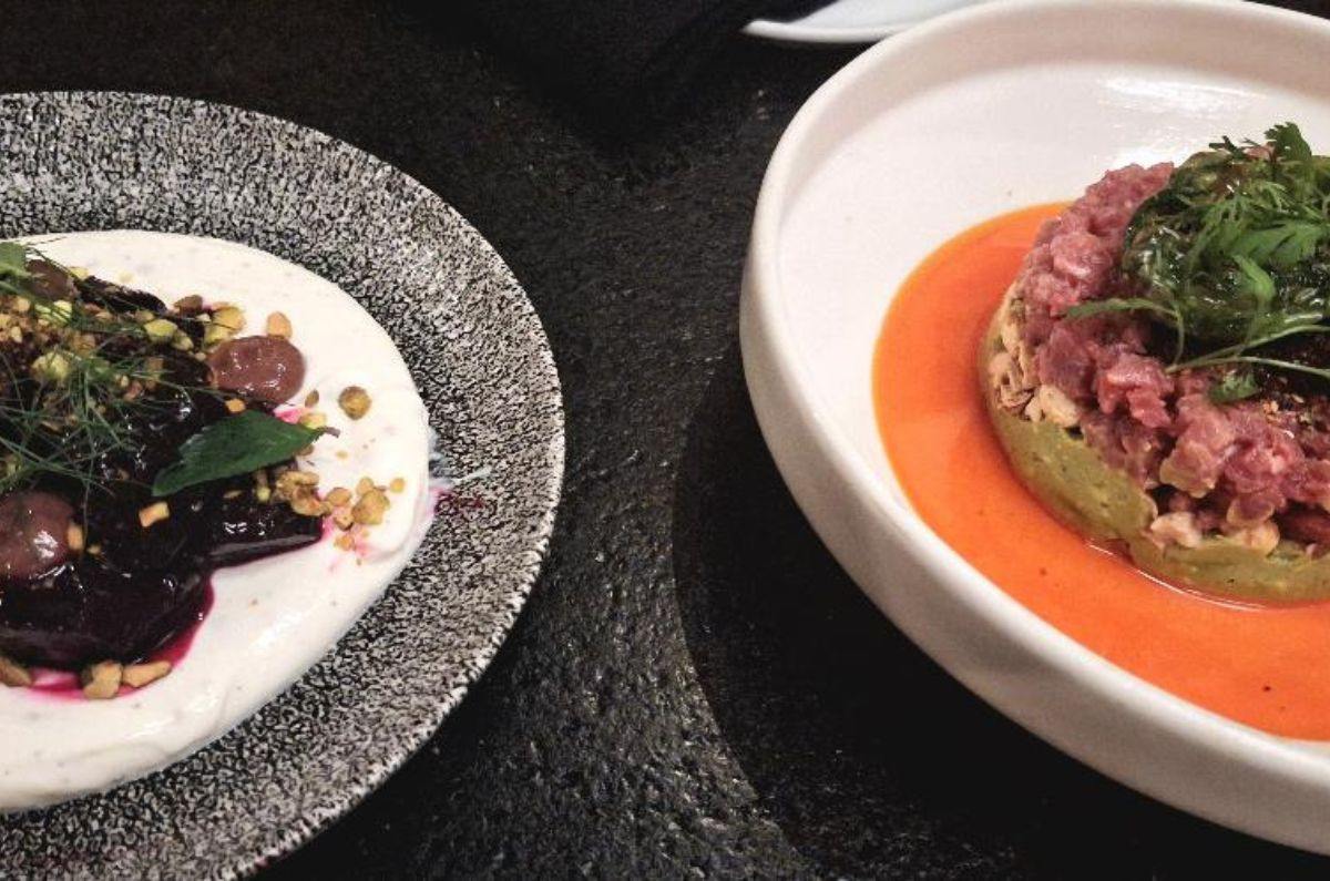 Tartar de atún de ensenada, salsa macha oriental, cilantro recio, ponzu de habanero y shishito peppers fritos y ensalada de betabeles horneados, cremoso de ricotta, pimienta rosa, pistache y puré de higos, foto de Miriam Carmo