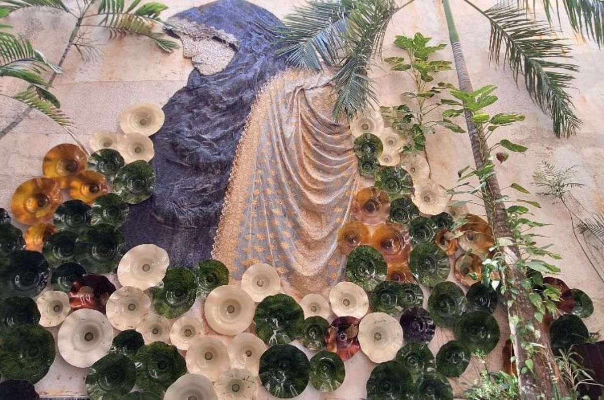 Mural con mujer árabe en Layla Tulum, foto de Miriam Carmo