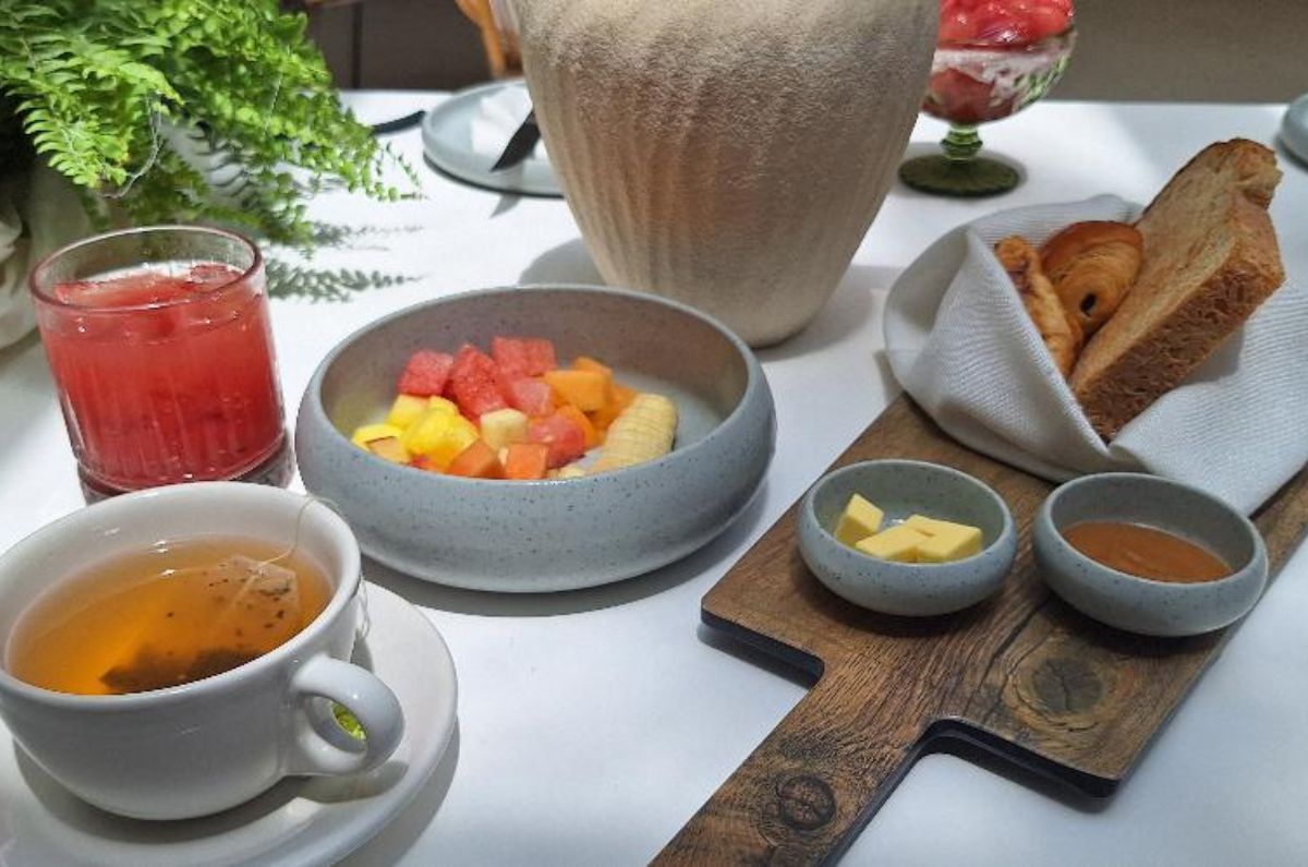 Desayuno americano en el restaurante del lobby de Sana Tulum, foto de Miriam Carmo