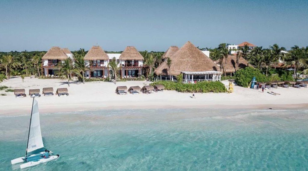 Entre la selva y el mar: Hotel Esencia 0